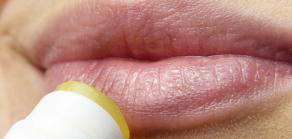 How to Apply Lip Scrub