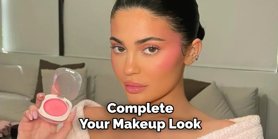 Complete
Your Makeup Look 