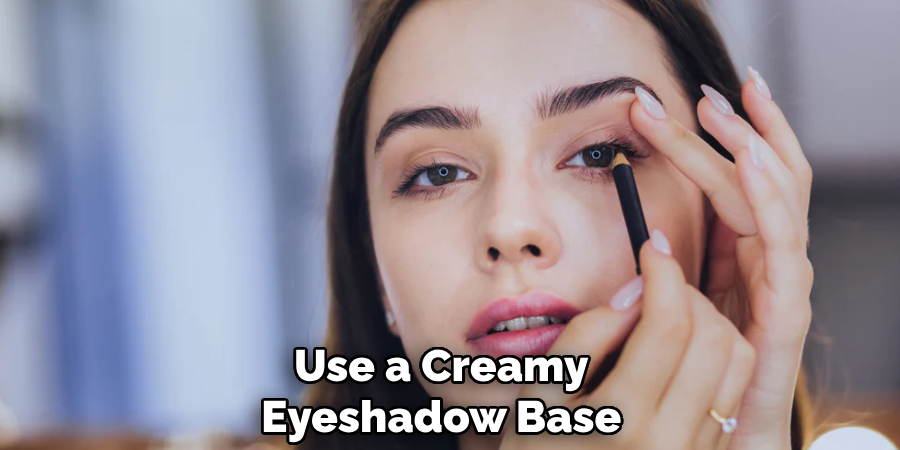 Use a Creamy 
Eyeshadow Base   