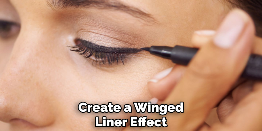 Create a Winged
Liner Effect