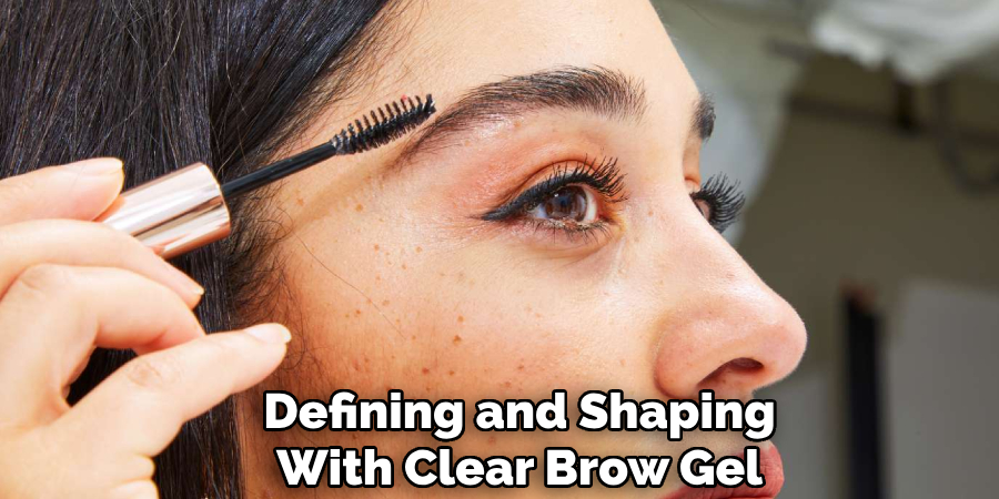 Defining and Shaping
With Clear Brow Gel