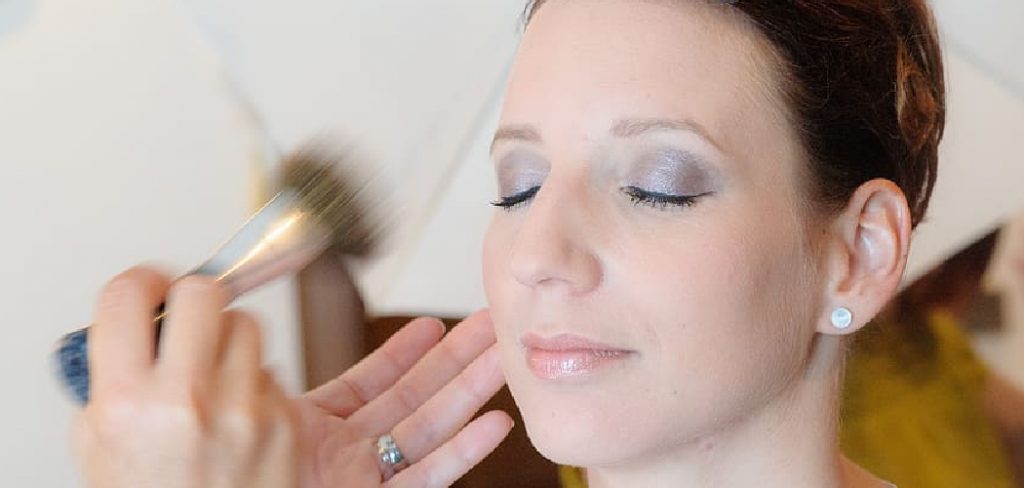 How to Apply Liquid Highlighter