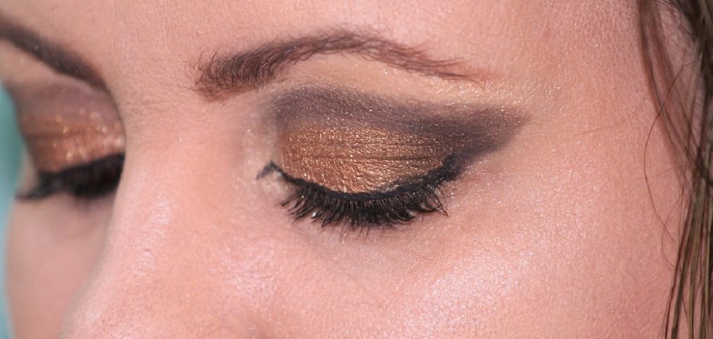 How to Do Eyeliner With Pencil