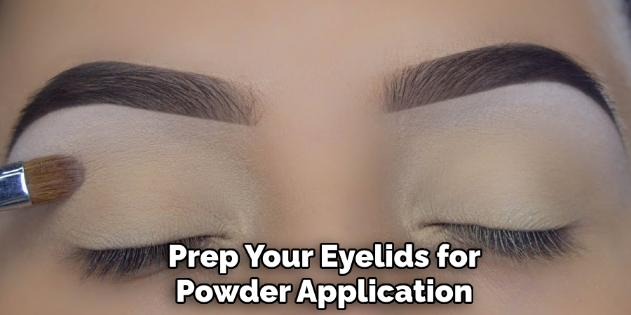 Prep Your Eyelids for
Powder Application