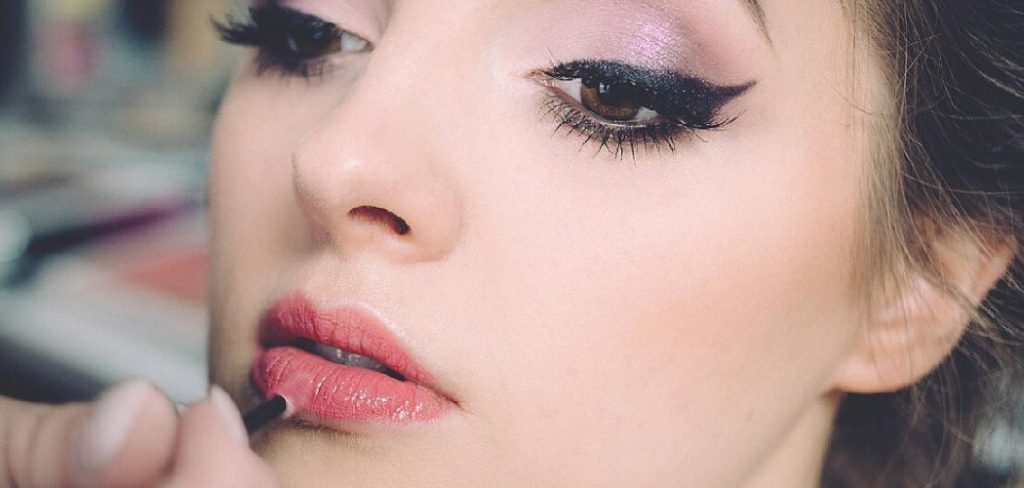 How to Apply Gel Eyeliner