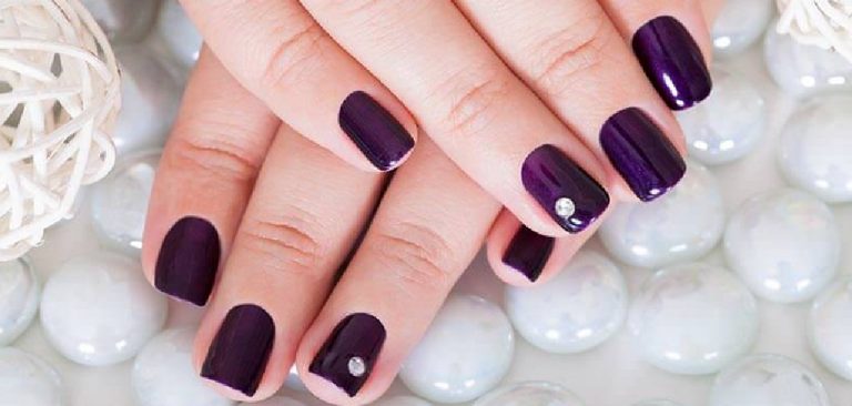 How to Use Chrome Powder on Nails