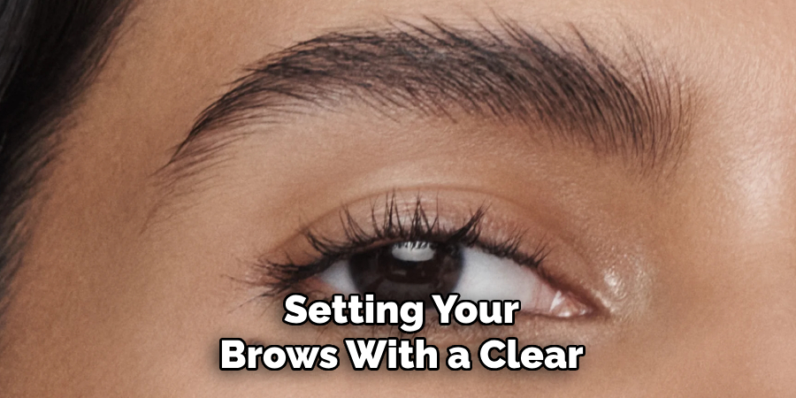 Setting Your
Brows With a Clear