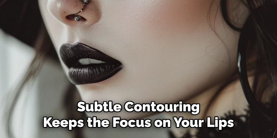 Subtle Contouring
Keeps the Focus on Your Lips