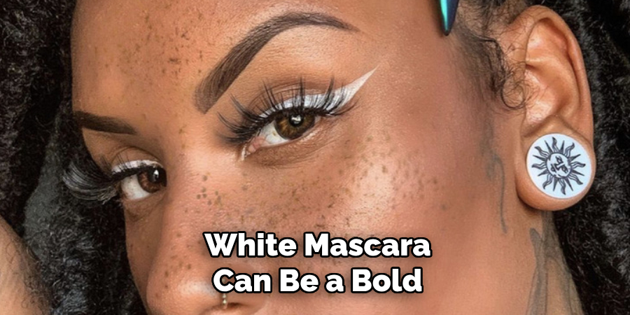 White Mascara
Can Be a Bold