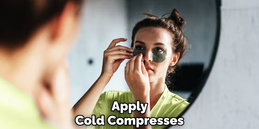 Apply
Cold Compresses