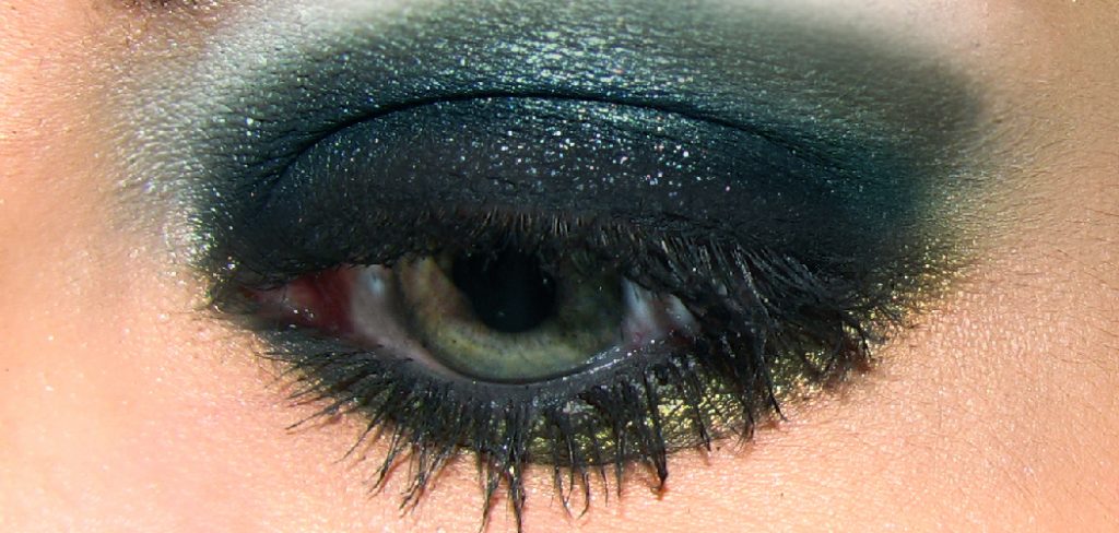 How to Apply Smokey Eye Makeup