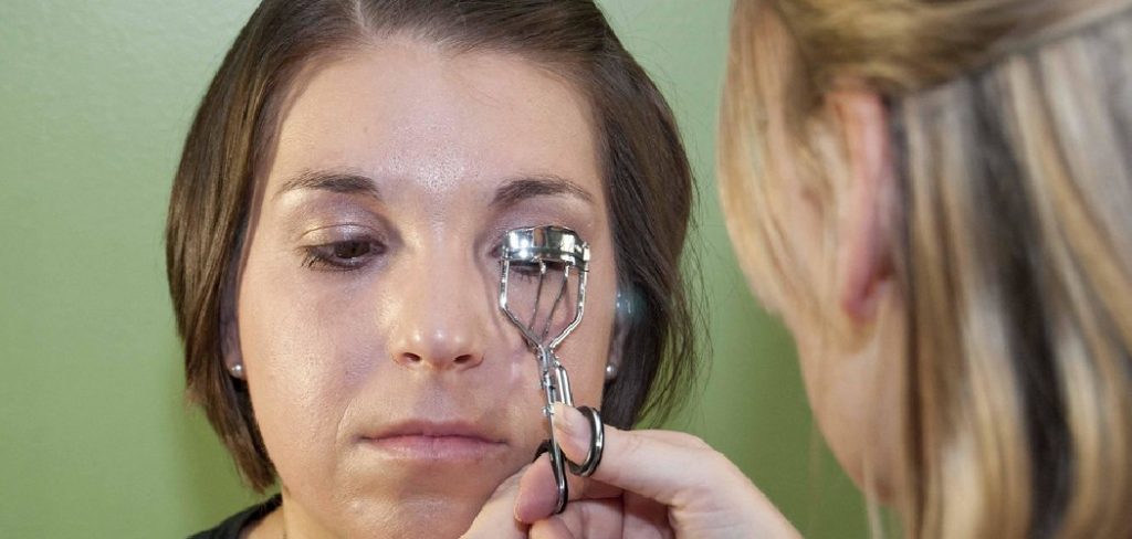 How to Use Eyelash Curler for Short Lashes