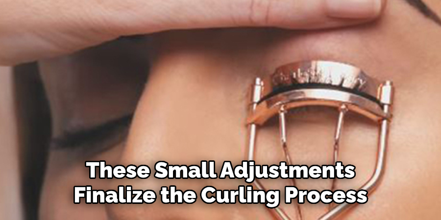These small adjustments finalize the curling process