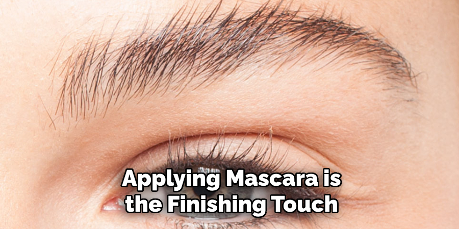 Applying Mascara is the Finishing Touch