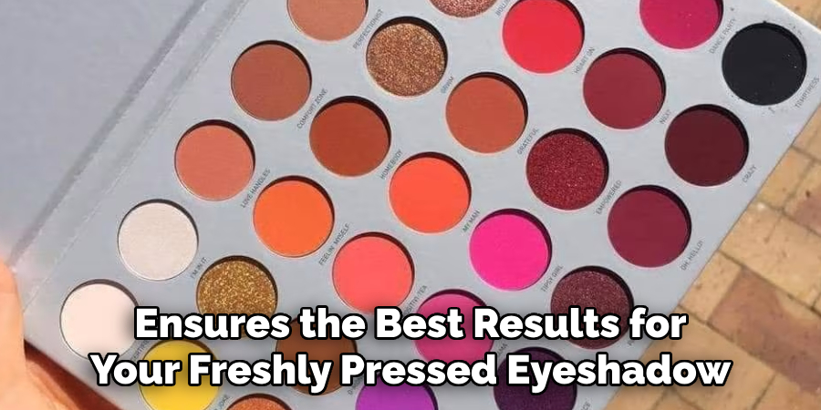 Ensures the Best Results for
Your Freshly Pressed Eyeshadow