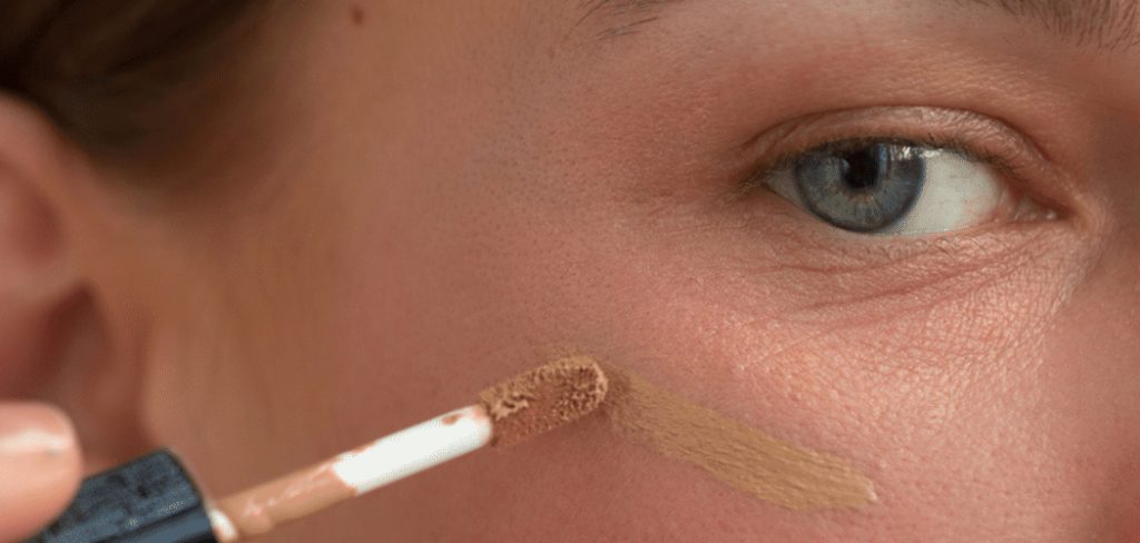 How to Set Under-eye Concealer