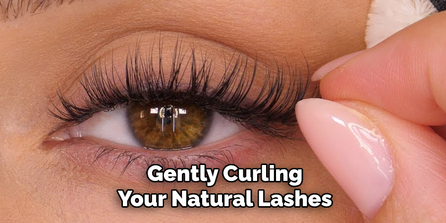 Gently Curling Your Natural Lashes