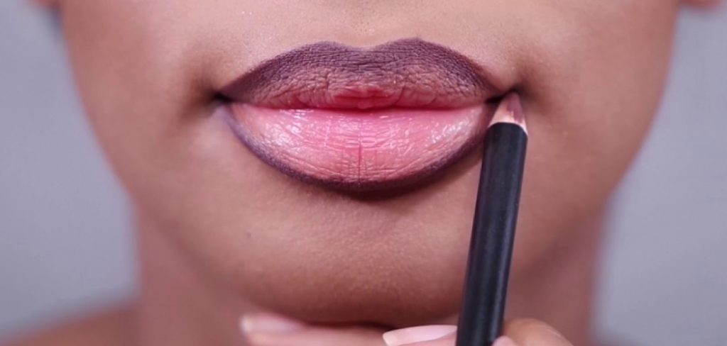 How to Apply Lip Gloss