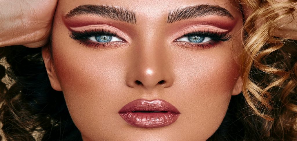 How to Highlight and Contour Your Face