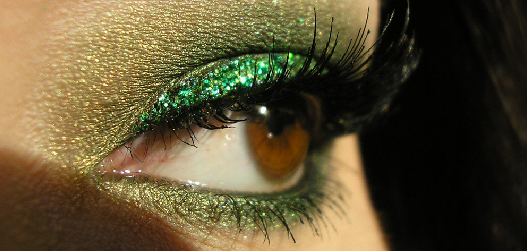 How to Make Glitter Eyeshadow Stick