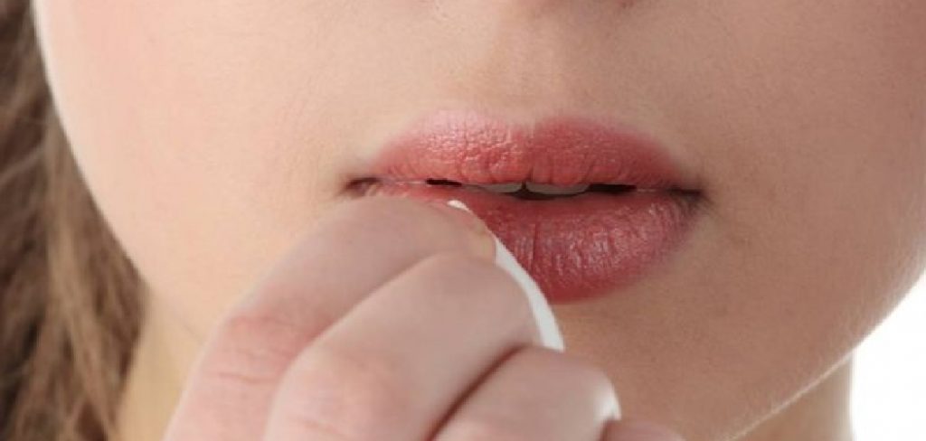 How to Remove Lip Gloss