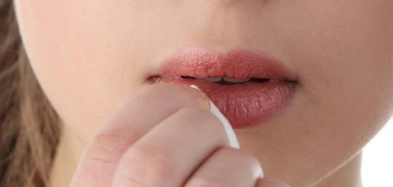 How to Remove Lip Gloss