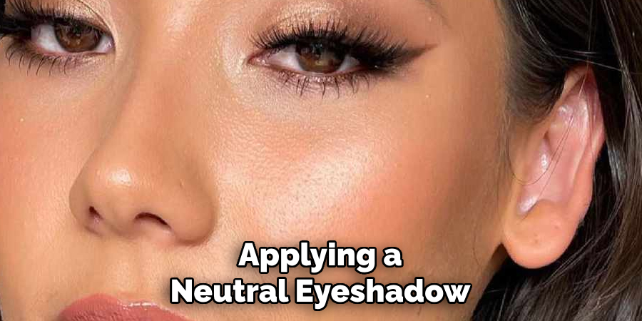 Applying a Neutral Eyeshadow