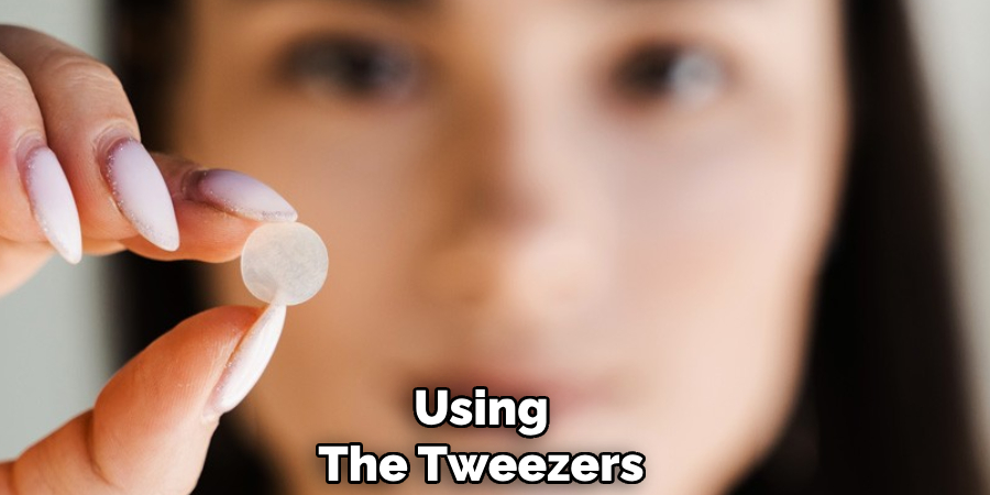 Using
The Tweezers