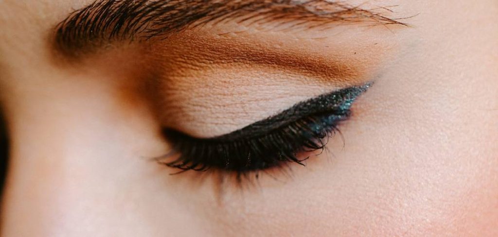 How to Apply Eyeliner Natural Look
