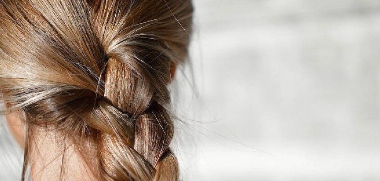 How to Fix Dry Hair Naturally