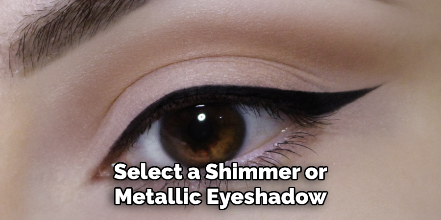 Select a Shimmer or Metallic Eyeshadow