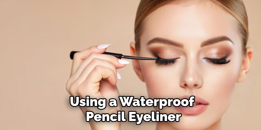 Using a Waterproof
Pencil Eyeliner