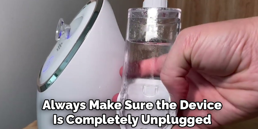 Always Make Sure the Device
Is Completely Unplugged