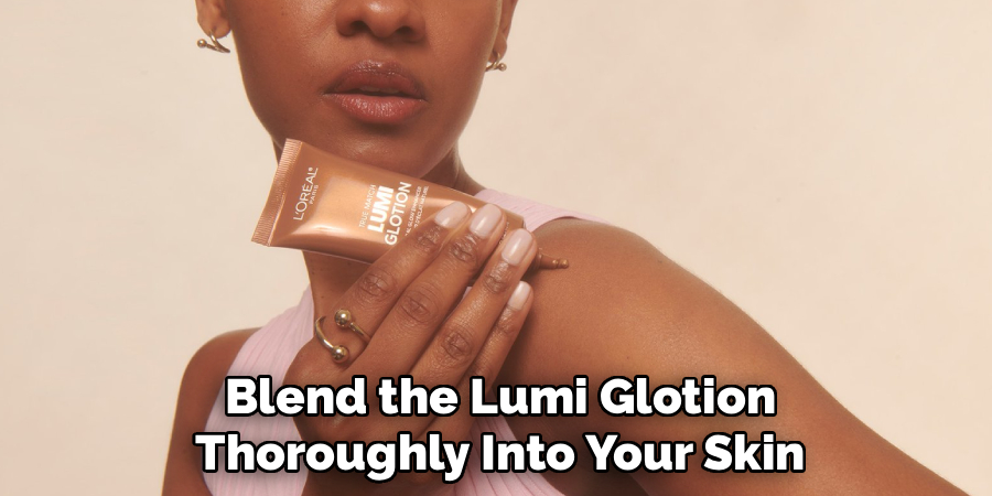 Blend the Lumi Glotion
Thoroughly Into Your Skin
