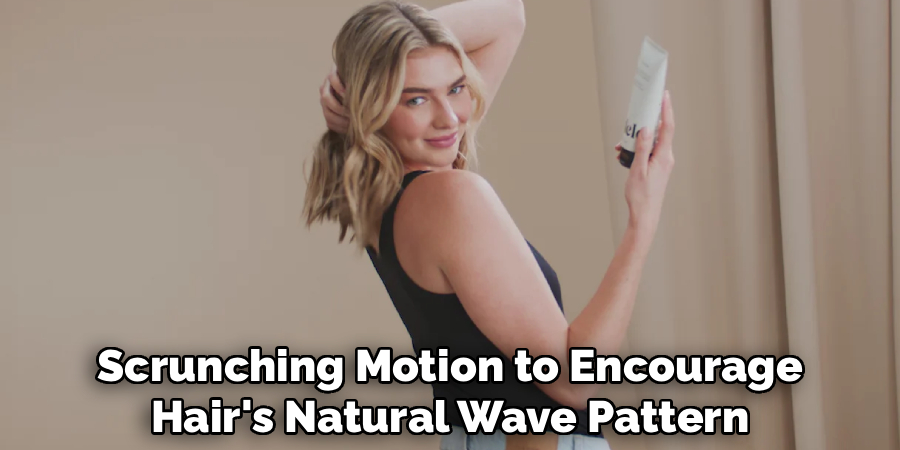 Scrunching Motion to Encourage
Hair's Natural Wave Pattern