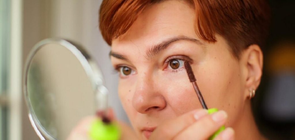 How to Brighten Eyes With Makeup
