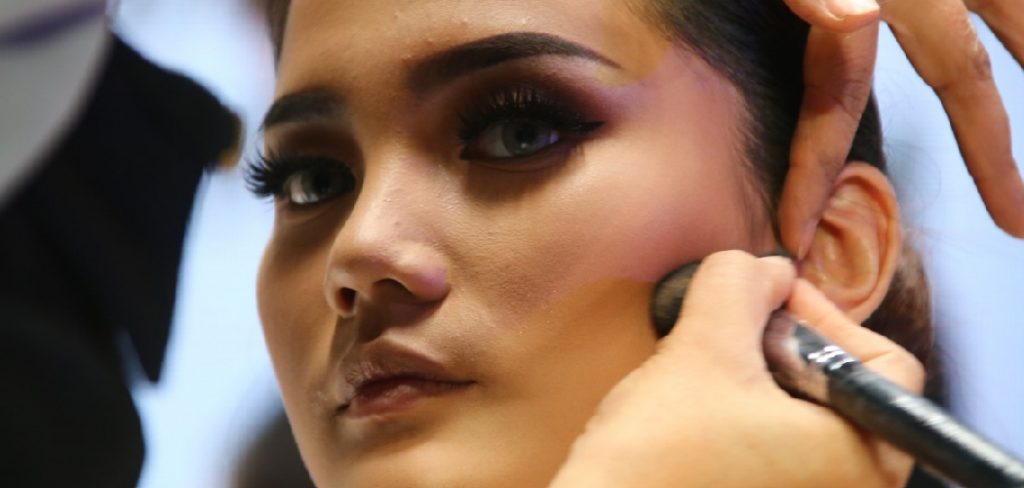 How to Do Makeup for Photos