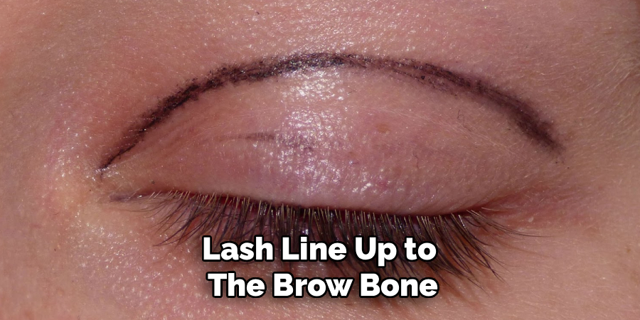 Lash Line Up to
The Brow Bone