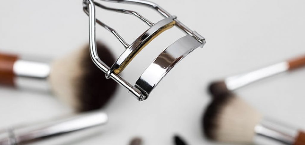 How to Make Fake Eyelashes Look Natural