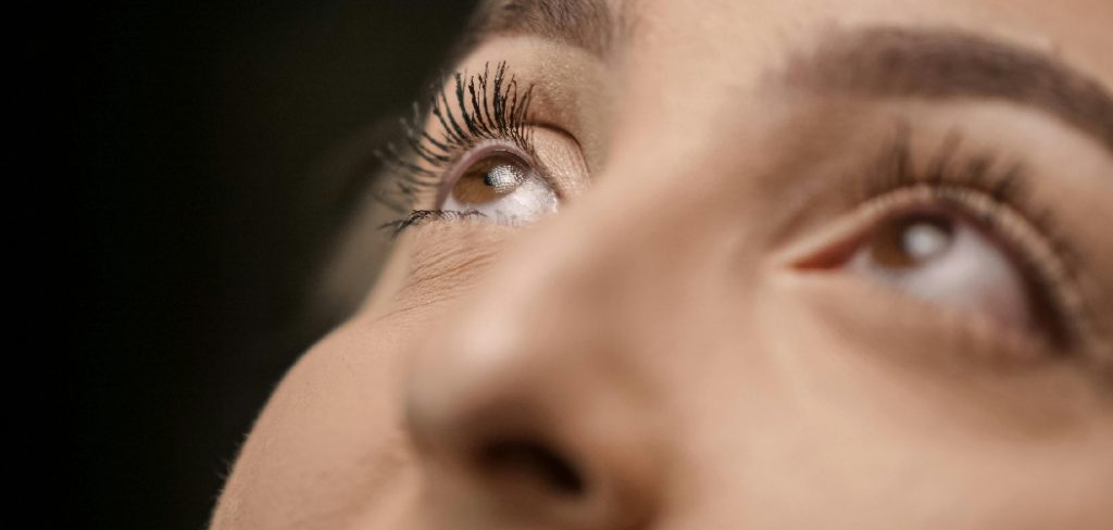 How to Put on Fake Eyelashes Individual Ones