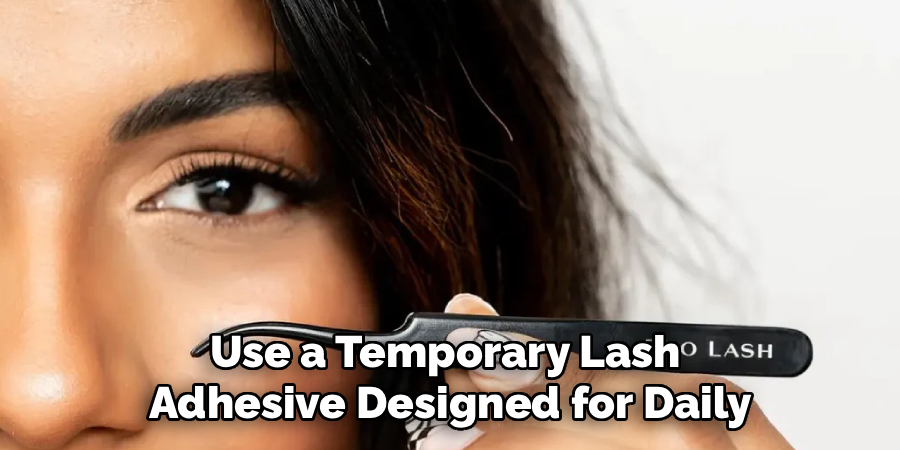 Use a Temporary Lash
Adhesive Designed for Daily