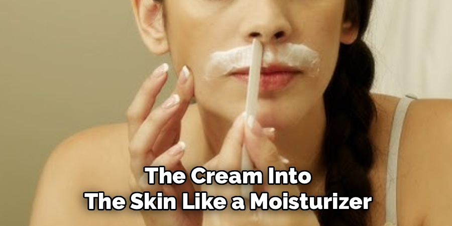 The Cream Into
The Skin Like a Moisturizer