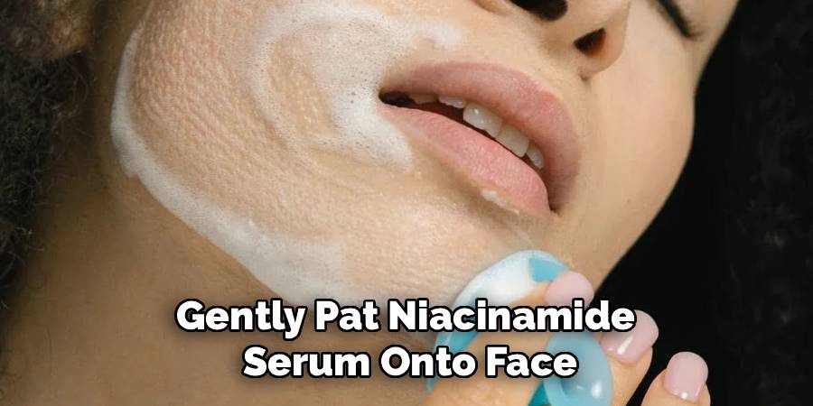 Gently Pat Niacinamide 
Serum Onto Face