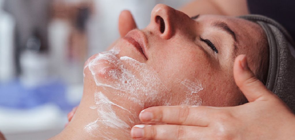 How to Use Alpharet Overnight Cream