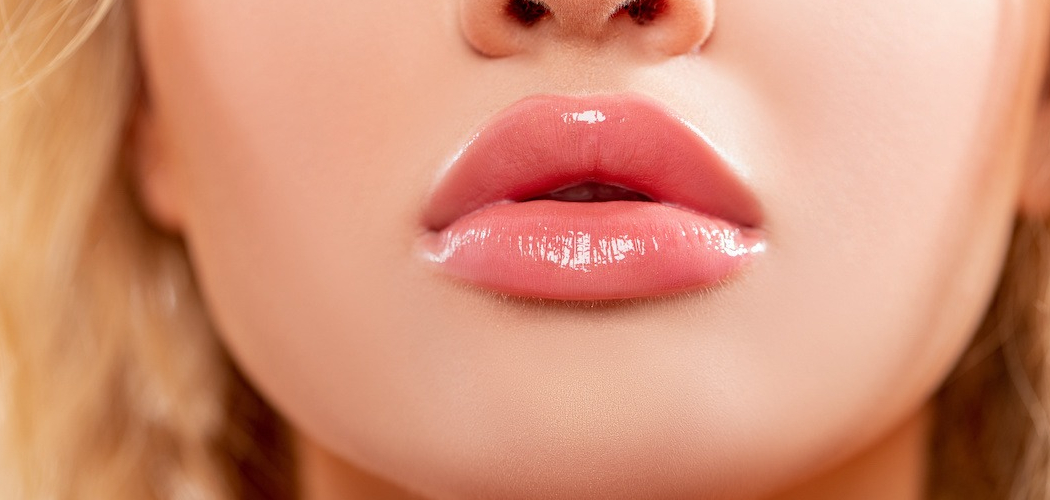 How To Apply Lip Plumper