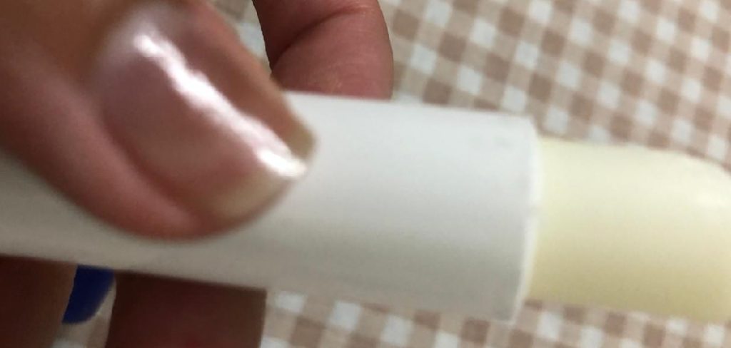 How to Apply BB Cream with Fingers