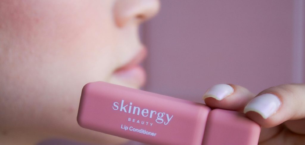 How to Apply Liquid Blush with Fingers