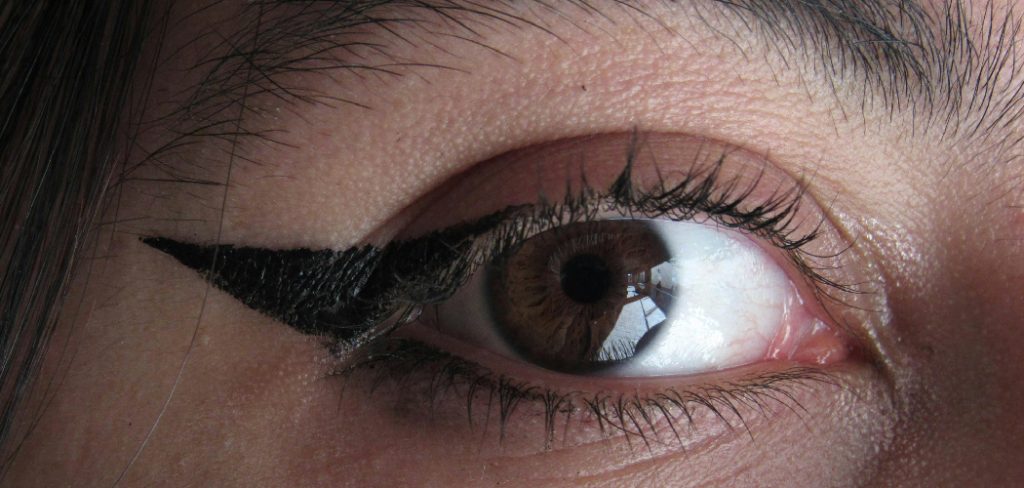 How to Do Winged Eyeliner for Hooded Eyes