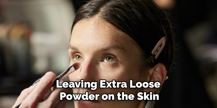 Leaving Extra Loose
Powder on the Skin