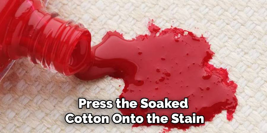 Press the Soaked 
Cotton Onto the Stain